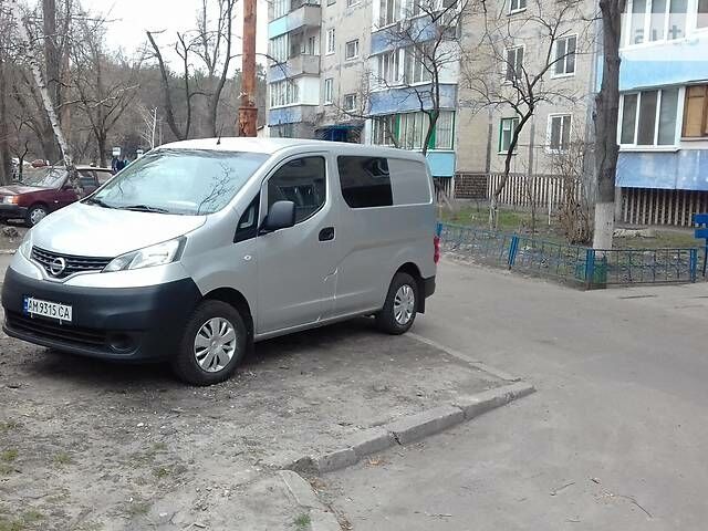 Сірий Ніссан НВ, об'ємом двигуна 1.5 л та пробігом 147 тис. км за 8500 $, фото 1 на Automoto.ua