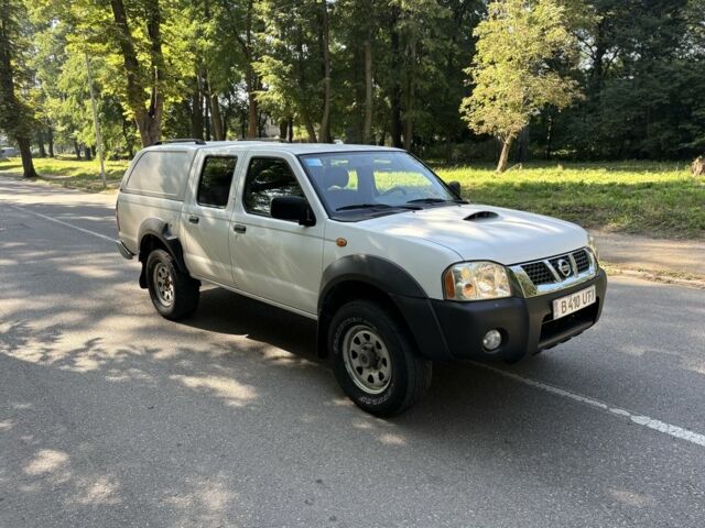 Белый Ниссан Навара, объемом двигателя 2.5 л и пробегом 123 тыс. км за 6800 $, фото 1 на Automoto.ua