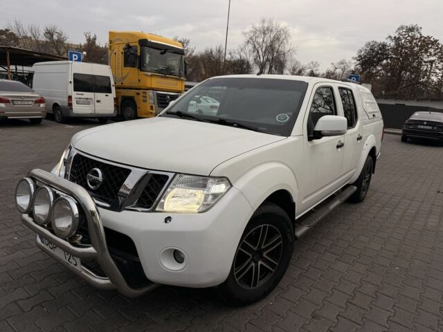 Белый Ниссан Навара, объемом двигателя 2.5 л и пробегом 280 тыс. км за 7350 $, фото 1 на Automoto.ua