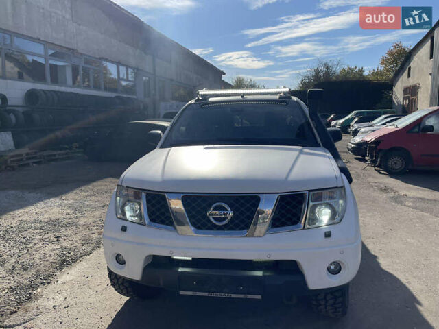 Ниссан Навара 2012 в Львове на Automoto.ua Белый Ниссан Навара, объемом двигателя 2.5 л и пробегом 212 тыс. км за 16000 $, фото 1 на Automoto.ua