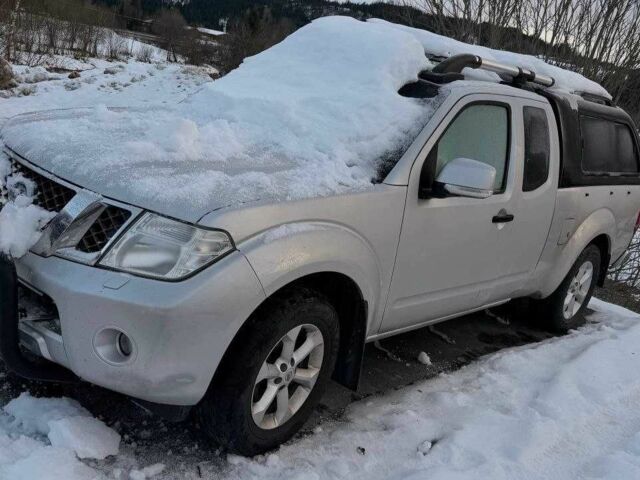 Білий Ніссан Навара, об'ємом двигуна 2.5 л та пробігом 200 тис. км за 6000 $, фото 1 на Automoto.ua