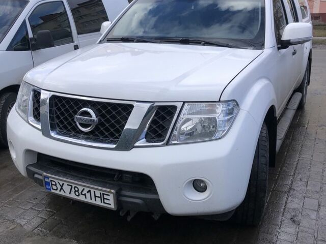 Білий Ніссан Навара, об'ємом двигуна 2.5 л та пробігом 210 тис. км за 20500 $, фото 1 на Automoto.ua