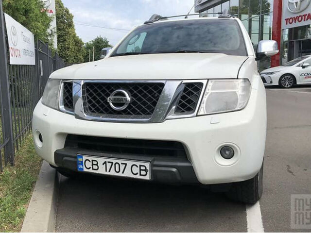 Белый Ниссан Навара, объемом двигателя 2.5 л и пробегом 245 тыс. км за 14000 $, фото 1 на Automoto.ua