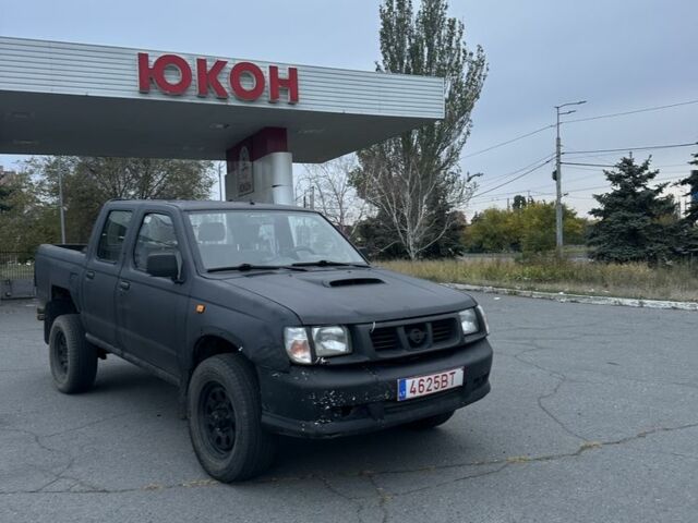 Чорний Ніссан Навара, об'ємом двигуна 2.5 л та пробігом 333 тис. км за 4200 $, фото 1 на Automoto.ua