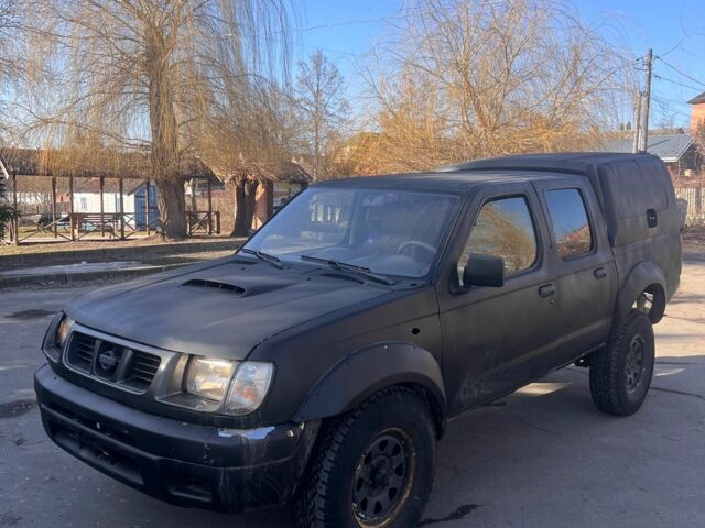 Черный Ниссан Навара, объемом двигателя 2.5 л и пробегом 300 тыс. км за 3200 $, фото 1 на Automoto.ua