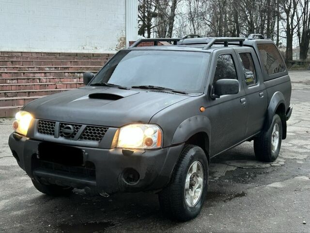 Черный Ниссан Навара, объемом двигателя 2.5 л и пробегом 200 тыс. км за 4650 $, фото 1 на Automoto.ua