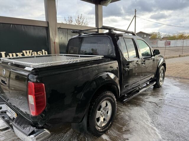 Черный Ниссан Навара, объемом двигателя 2.5 л и пробегом 325 тыс. км за 6000 $, фото 1 на Automoto.ua