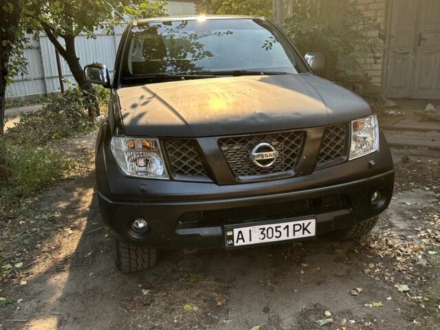 Черный Ниссан Навара, объемом двигателя 2.5 л и пробегом 250 тыс. км за 6000 $, фото 1 на Automoto.ua