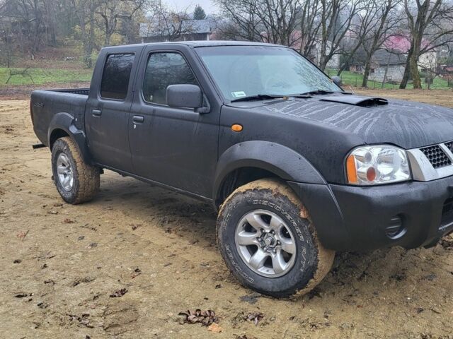 Чорний Ніссан Навара, об'ємом двигуна 2.5 л та пробігом 238 тис. км за 2600 $, фото 1 на Automoto.ua