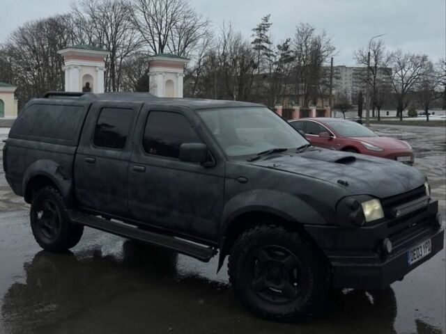 Чорний Ніссан Навара, об'ємом двигуна 2.5 л та пробігом 200 тис. км за 3999 $, фото 1 на Automoto.ua