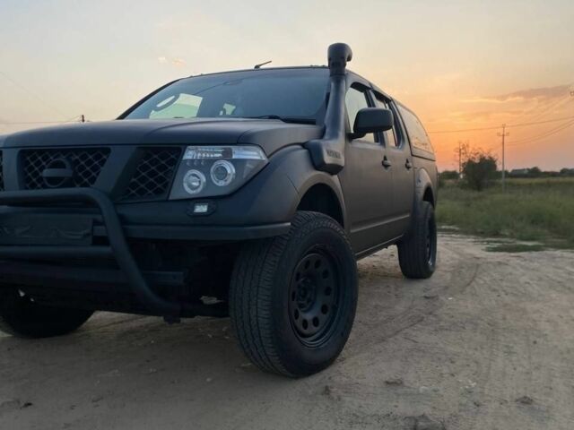 Черный Ниссан Навара, объемом двигателя 2.5 л и пробегом 200 тыс. км за 6500 $, фото 1 на Automoto.ua