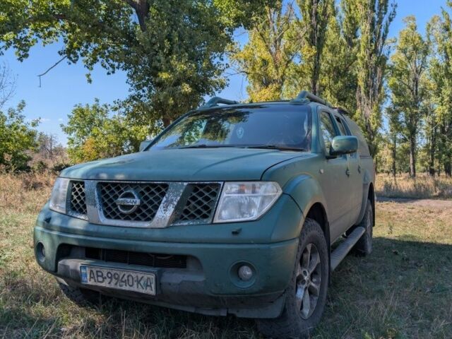 Черный Ниссан Навара, объемом двигателя 2.5 л и пробегом 156 тыс. км за 4853 $, фото 1 на Automoto.ua