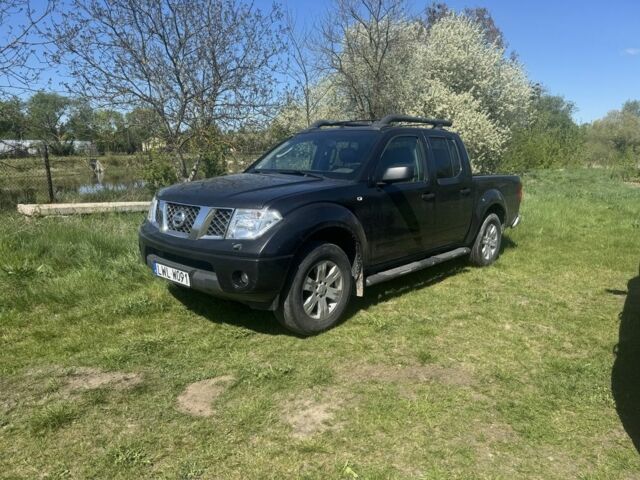 Черный Ниссан Навара, объемом двигателя 2.5 л и пробегом 300 тыс. км за 7000 $, фото 1 на Automoto.ua