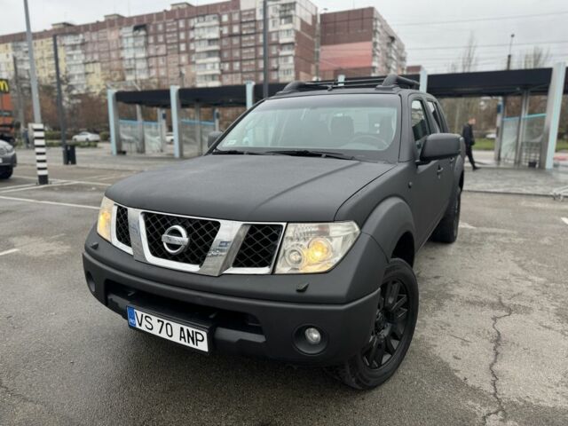 Черный Ниссан Навара, объемом двигателя 2.5 л и пробегом 220 тыс. км за 6700 $, фото 1 на Automoto.ua