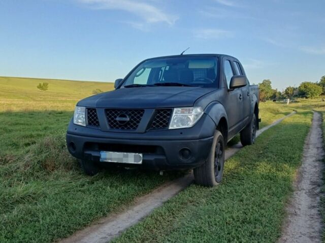 Черный Ниссан Навара, объемом двигателя 2.5 л и пробегом 300 тыс. км за 4787 $, фото 1 на Automoto.ua