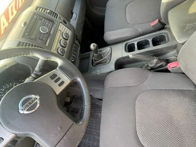 Чорний Ніссан Навара, об'ємом двигуна 2.5 л та пробігом 160 тис. км за 5000 $, фото 1 на Automoto.ua