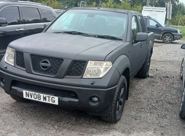 Черный Ниссан Навара, объемом двигателя 2 л и пробегом 1000 тыс. км за 1000 $, фото 1 на Automoto.ua