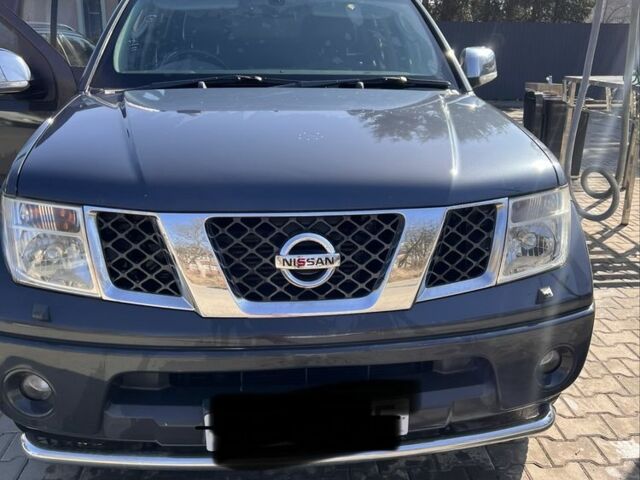 Черный Ниссан Навара, объемом двигателя 2.5 л и пробегом 150 тыс. км за 7032 $, фото 1 на Automoto.ua