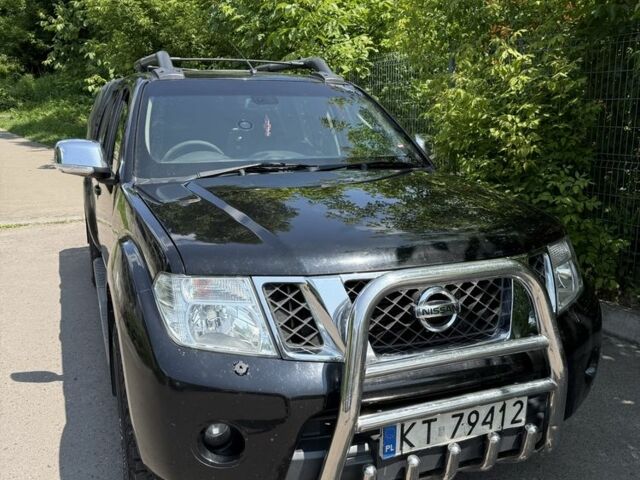 Чорний Ніссан Навара, об'ємом двигуна 2.5 л та пробігом 305 тис. км за 5058 $, фото 1 на Automoto.ua