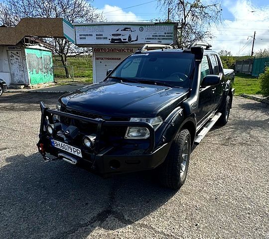 Черный Ниссан Навара, объемом двигателя 2.5 л и пробегом 357 тыс. км за 7999 $, фото 1 на Automoto.ua