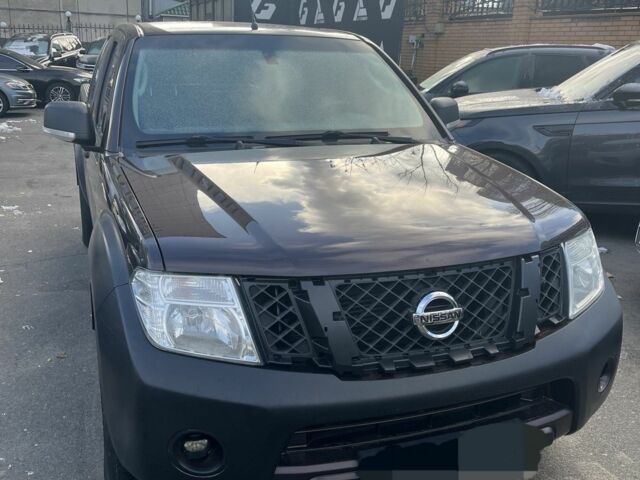 Коричневый Ниссан Навара, объемом двигателя 2.5 л и пробегом 220 тыс. км за 13999 $, фото 1 на Automoto.ua