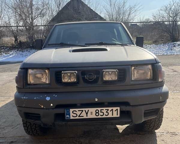 Серый Ниссан Навара, объемом двигателя 2.5 л и пробегом 224 тыс. км за 7500 $, фото 1 на Automoto.ua