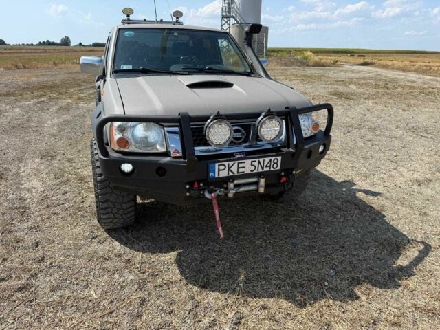 Серый Ниссан Навара, объемом двигателя 2.5 л и пробегом 221 тыс. км за 3205 $, фото 1 на Automoto.ua