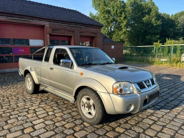Сірий Ніссан Навара, об'ємом двигуна 2.5 л та пробігом 252 тис. км за 7000 $, фото 1 на Automoto.ua