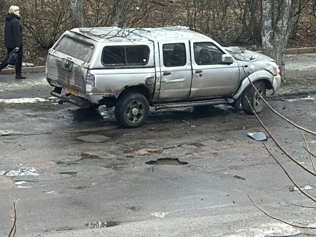 Серый Ниссан Навара, объемом двигателя 2.5 л и пробегом 254 тыс. км за 2000 $, фото 1 на Automoto.ua