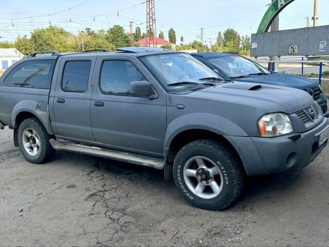 Серый Ниссан Навара, объемом двигателя 2.5 л и пробегом 375 тыс. км за 4842 $, фото 1 на Automoto.ua