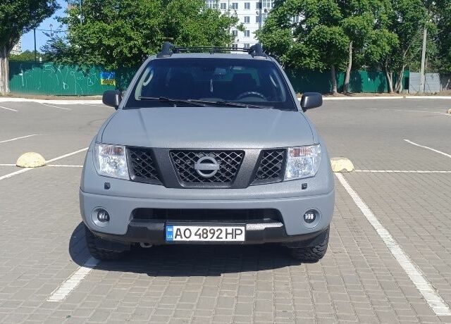 Серый Ниссан Навара, объемом двигателя 2.5 л и пробегом 257 тыс. км за 12500 $, фото 1 на Automoto.ua