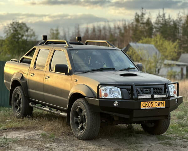 Сірий Ніссан Навара, об'ємом двигуна 2.5 л та пробігом 260 тис. км за 6500 $, фото 1 на Automoto.ua