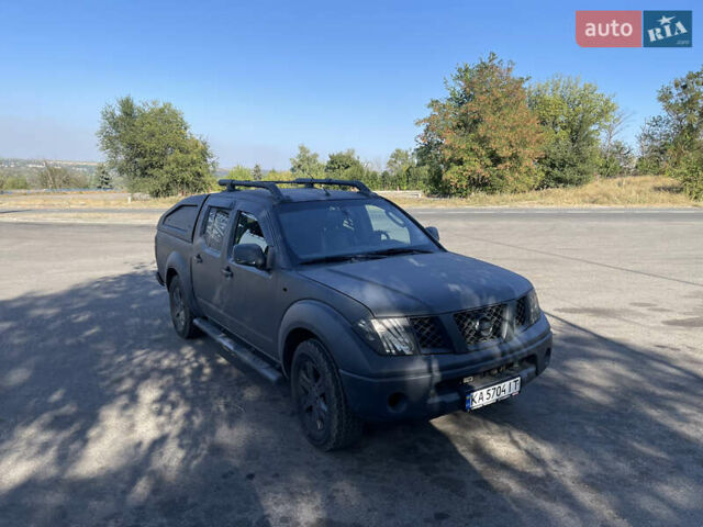 Серый Ниссан Навара, объемом двигателя 2.49 л и пробегом 222 тыс. км за 10000 $, фото 1 на Automoto.ua
