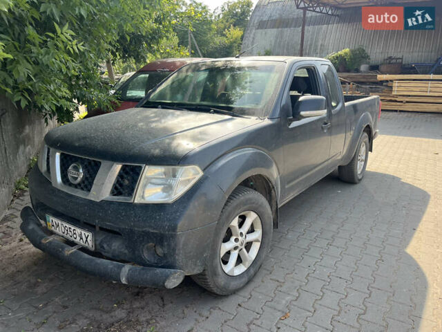 Серый Ниссан Навара, объемом двигателя 2.49 л и пробегом 300 тыс. км за 8800 $, фото 1 на Automoto.ua
