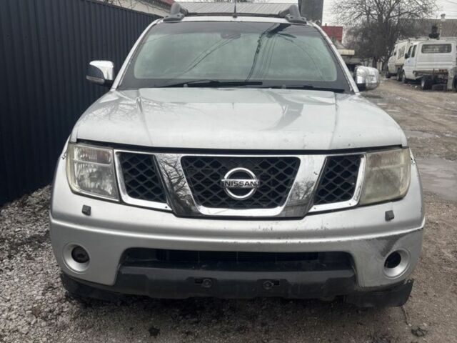 Серый Ниссан Навара, объемом двигателя 0 л и пробегом 180 тыс. км за 4599 $, фото 1 на Automoto.ua