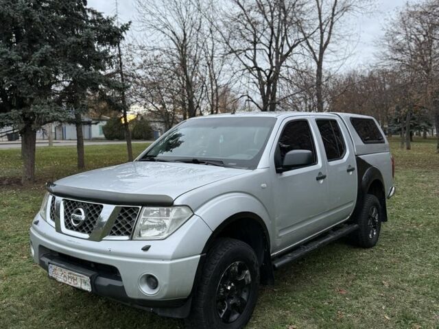 Сірий Ніссан Навара, об'ємом двигуна 2.5 л та пробігом 300 тис. км за 5800 $, фото 1 на Automoto.ua