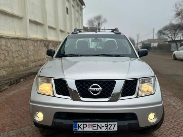 Сірий Ніссан Навара, об'ємом двигуна 2.5 л та пробігом 200 тис. км за 7300 $, фото 1 на Automoto.ua