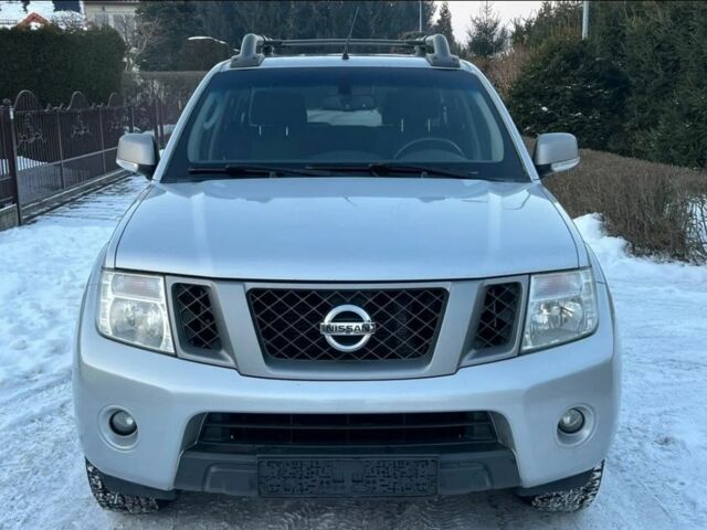 Сірий Ніссан Навара, об'ємом двигуна 2.5 л та пробігом 230 тис. км за 3450 $, фото 1 на Automoto.ua