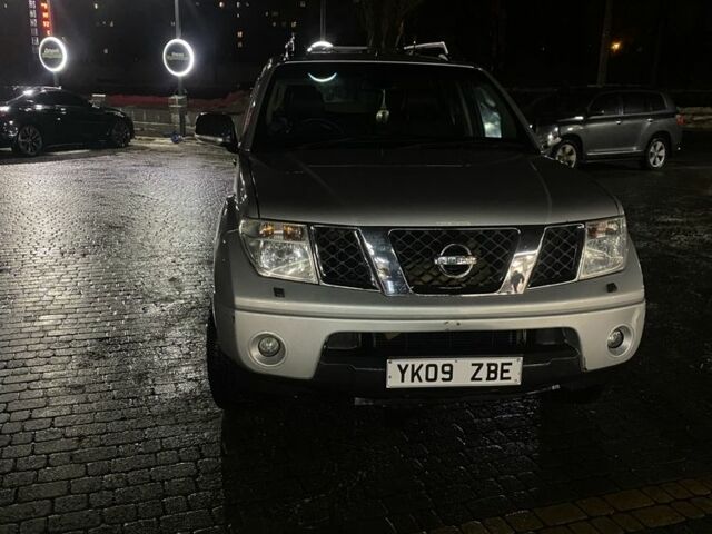 Сірий Ніссан Навара, об'ємом двигуна 2.5 л та пробігом 97 тис. км за 5700 $, фото 1 на Automoto.ua