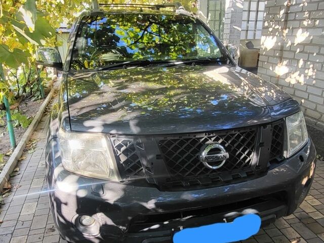 Сірий Ніссан Навара, об'ємом двигуна 2.5 л та пробігом 148 тис. км за 6000 $, фото 1 на Automoto.ua