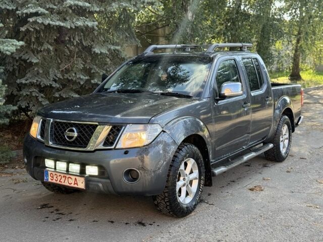 Сірий Ніссан Навара, об'ємом двигуна 2.5 л та пробігом 120 тис. км за 4750 $, фото 1 на Automoto.ua