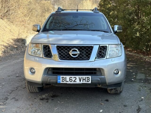 Сірий Ніссан Навара, об'ємом двигуна 2.5 л та пробігом 100 тис. км за 5953 $, фото 1 на Automoto.ua
