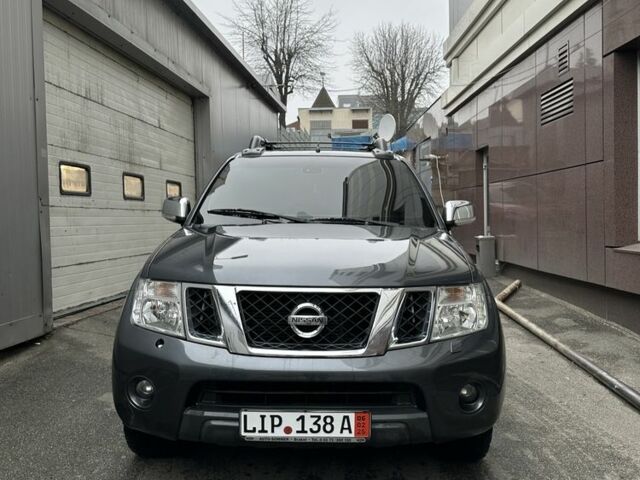 Серый Ниссан Навара, объемом двигателя 0 л и пробегом 441 тыс. км за 8200 $, фото 1 на Automoto.ua