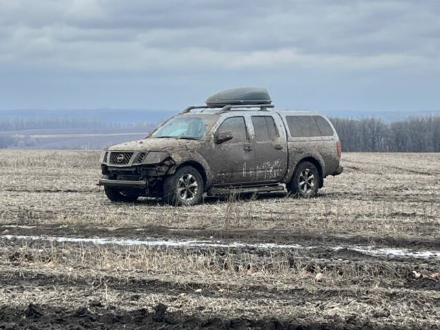 Серый Ниссан Навара, объемом двигателя 2.5 л и пробегом 200 тыс. км за 5500 $, фото 1 на Automoto.ua