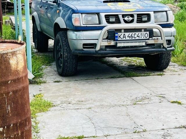 Синий Ниссан Навара, объемом двигателя 2.5 л и пробегом 250 тыс. км за 4000 $, фото 1 на Automoto.ua