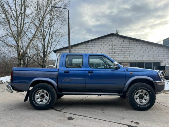 Синий Ниссан Навара, объемом двигателя 0 л и пробегом 125 тыс. км за 5300 $, фото 1 на Automoto.ua