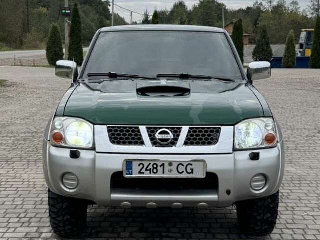 Зеленый Ниссан Навара, объемом двигателя 2.5 л и пробегом 250 тыс. км за 5700 $, фото 1 на Automoto.ua