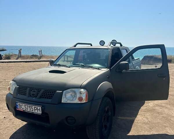 Зеленый Ниссан Навара, объемом двигателя 2.5 л и пробегом 235 тыс. км за 7000 $, фото 1 на Automoto.ua