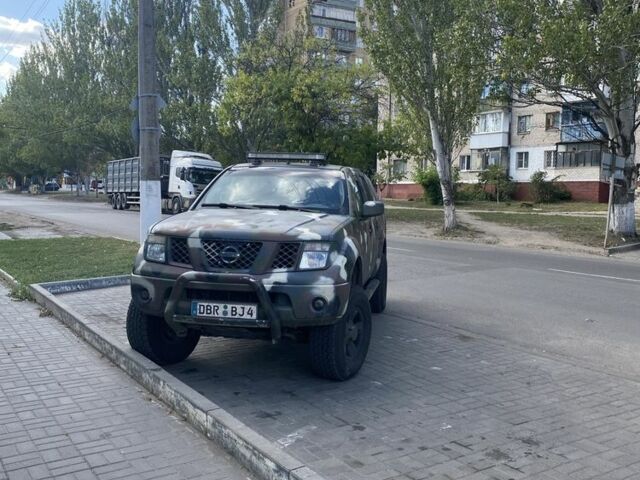 Зеленый Ниссан Навара, объемом двигателя 2.5 л и пробегом 191 тыс. км за 6000 $, фото 1 на Automoto.ua