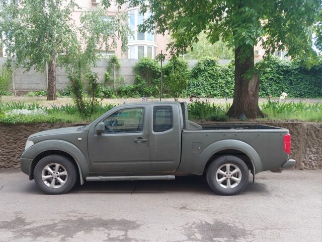 Зеленый Ниссан Навара, объемом двигателя 2.5 л и пробегом 269 тыс. км за 5000 $, фото 1 на Automoto.ua